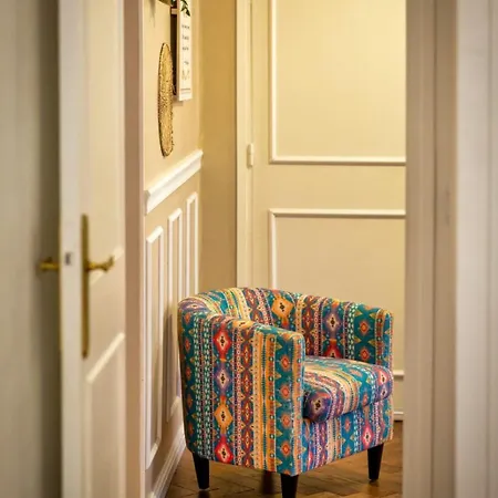 Vieux Marche Sublime Avec Ascenseur Daire *