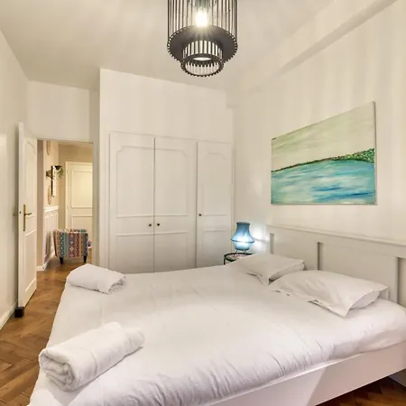 Vieux Marche Sublime Avec Ascenseur *